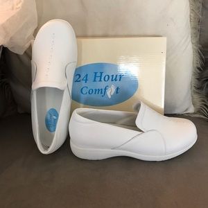 24 hour comfort White leather nursing shoes 6.5W